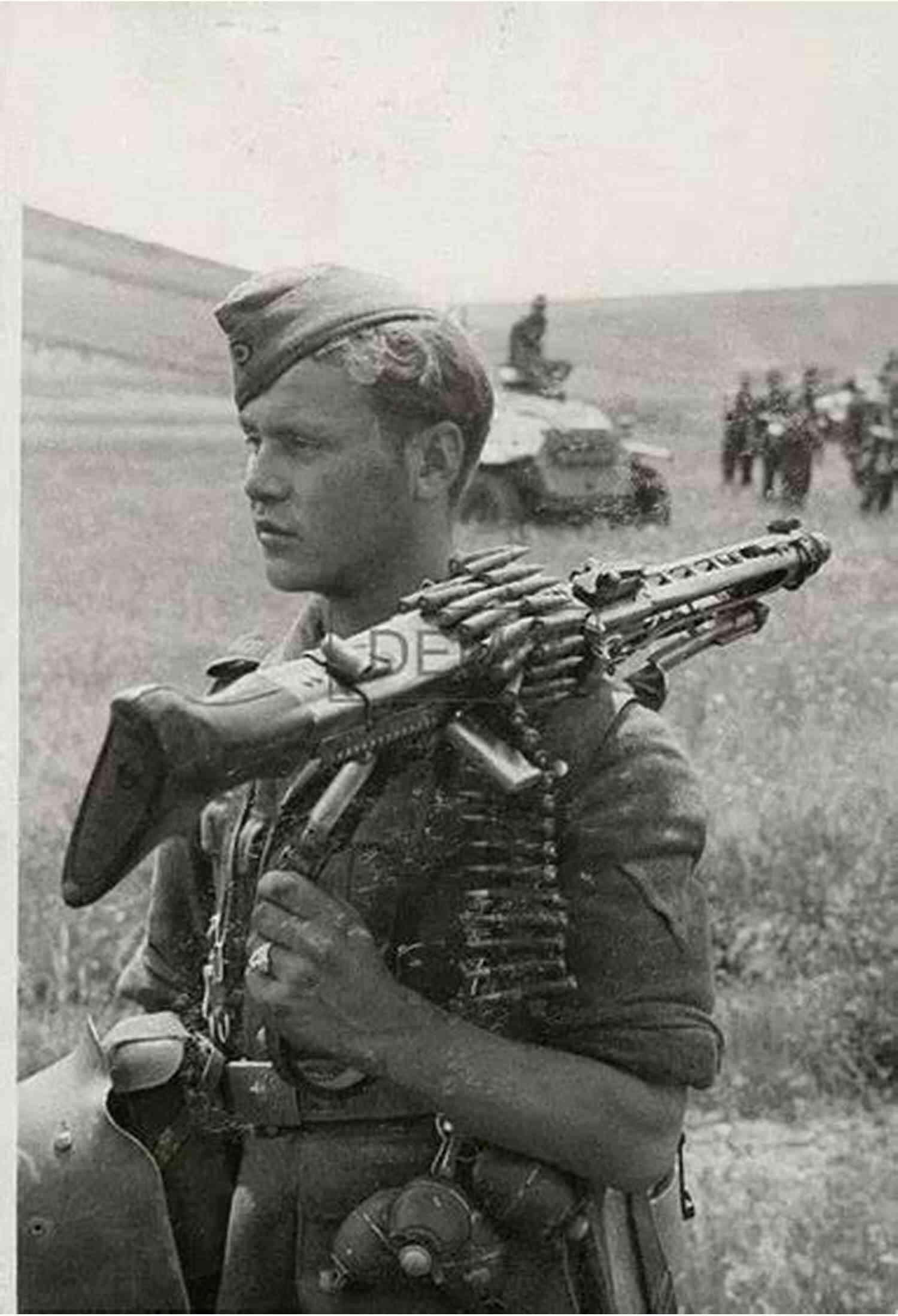 Grossdeutschland Elite Of The Wehrmacht Grossdeutschland: Elite Of The Wehrmacht (Rapid Reads)